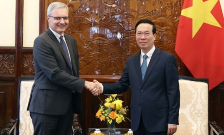 Le président Vo Van Thuong souligne les acquis des liens Vietnam - France