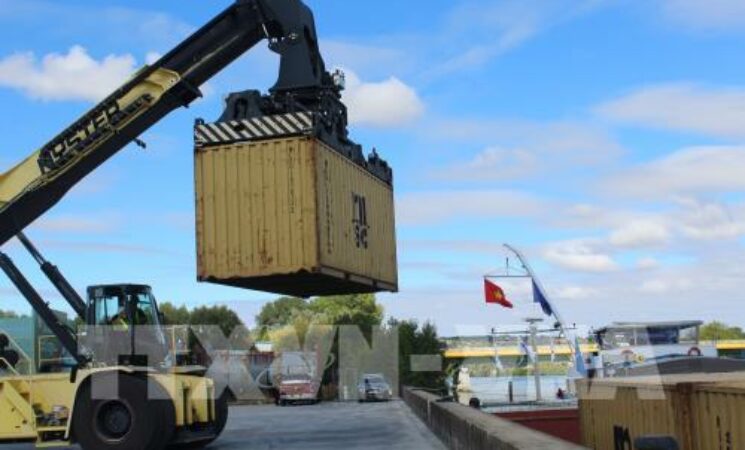 Khai trương tuyến vận tải thủy từ nội địa Pháp đến Việt Nam