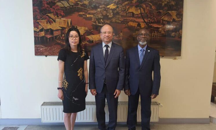 Đại sứ Việt Nam tại Pháp tiếp Trưởng Tổ chức mạng lưới Tình nguyện Pháp (France Volontaires) và đại diện quốc gia tổ chức tại Việt Nam và Lào