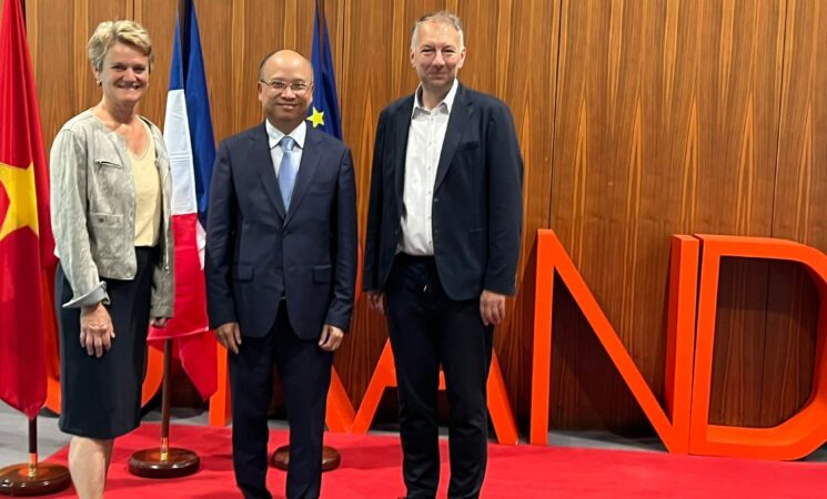 Đại sứ Việt Nam tại Pháp Đinh Toàn Thắng thăm và làm việc tại Lyon