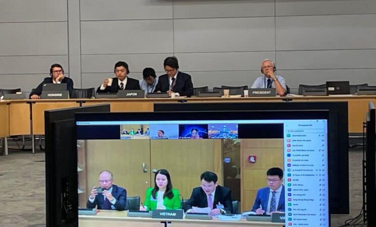 Phiên họp trao đổi xây dựng dự thảo Báo cáo Kinh tế Việt Nam