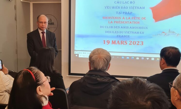 Đại sứ Việt Nam tại Pháp Đinh Toàn Thắng dự buổi lễ ra mắt Câu lạc bộ Yêu biển đảo Việt Nam tại Pháp
