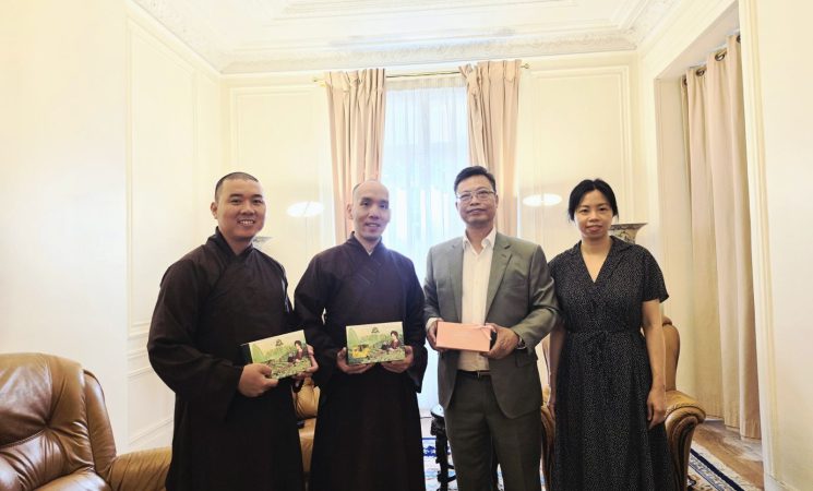 ĐẠI SỨ VIỆT NAM TẠI PHÁP TRỊNH ĐỨC HẢI  TIẾP ĐẠI ĐỨC THÍCH HẠNH QUANG, TRỤ TRÌ CHÙA TRÚC LÂM MARSEILLE